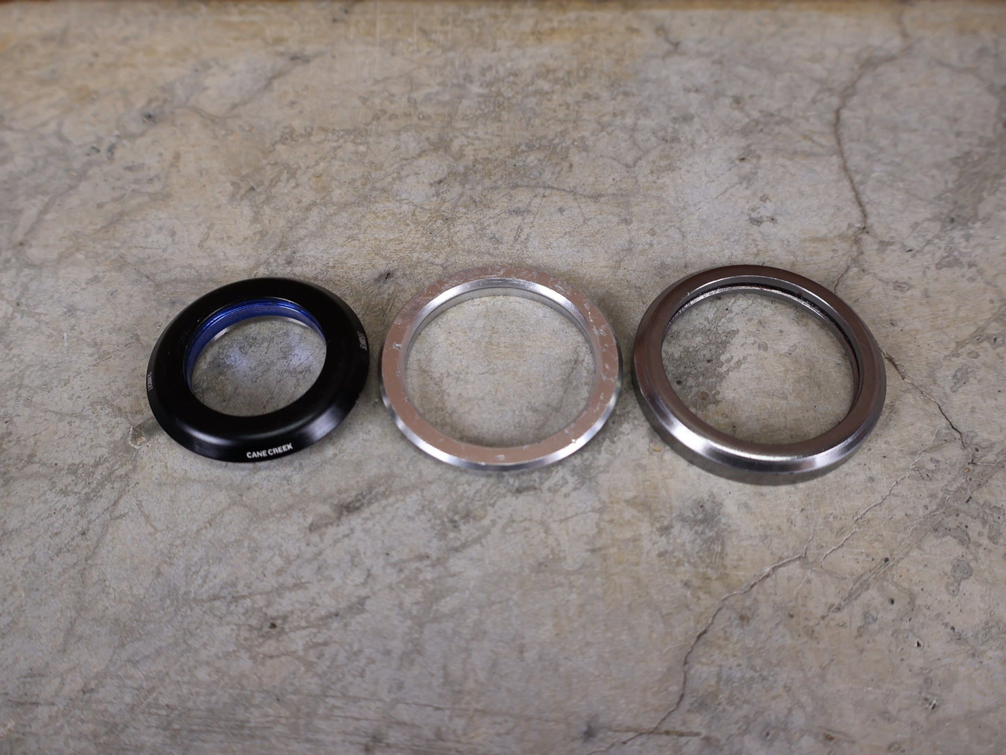 Mountainbikerahmen von Trek, TREK FACTORY RACING SLASH C GEN 6 TEAM FRAMESET / M vor USEDBIKES - OB.DE Hintergrund