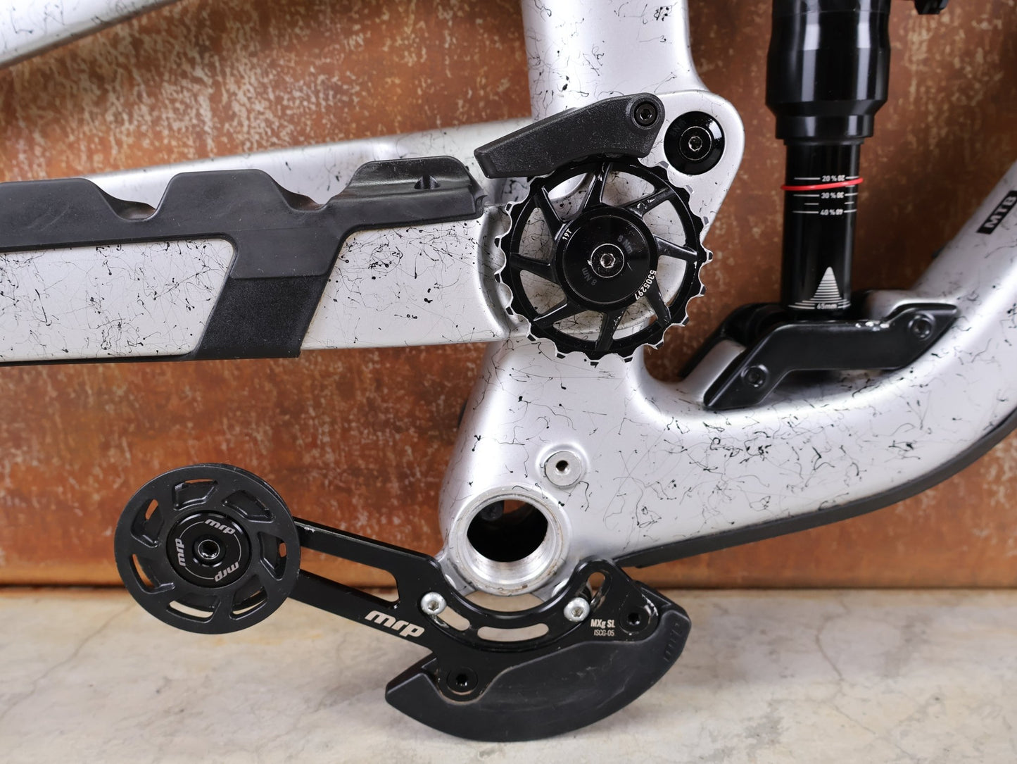 Mountainbikerahmen von Trek, TREK FACTORY RACING SLASH C GEN 6 TEAM FRAMESET / M vor USEDBIKES - OB.DE Hintergrund