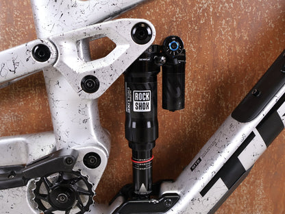 Mountainbikerahmen von Trek, TREK FACTORY RACING SLASH C GEN 6 TEAM FRAMESET / M vor USEDBIKES - OB.DE Hintergrund