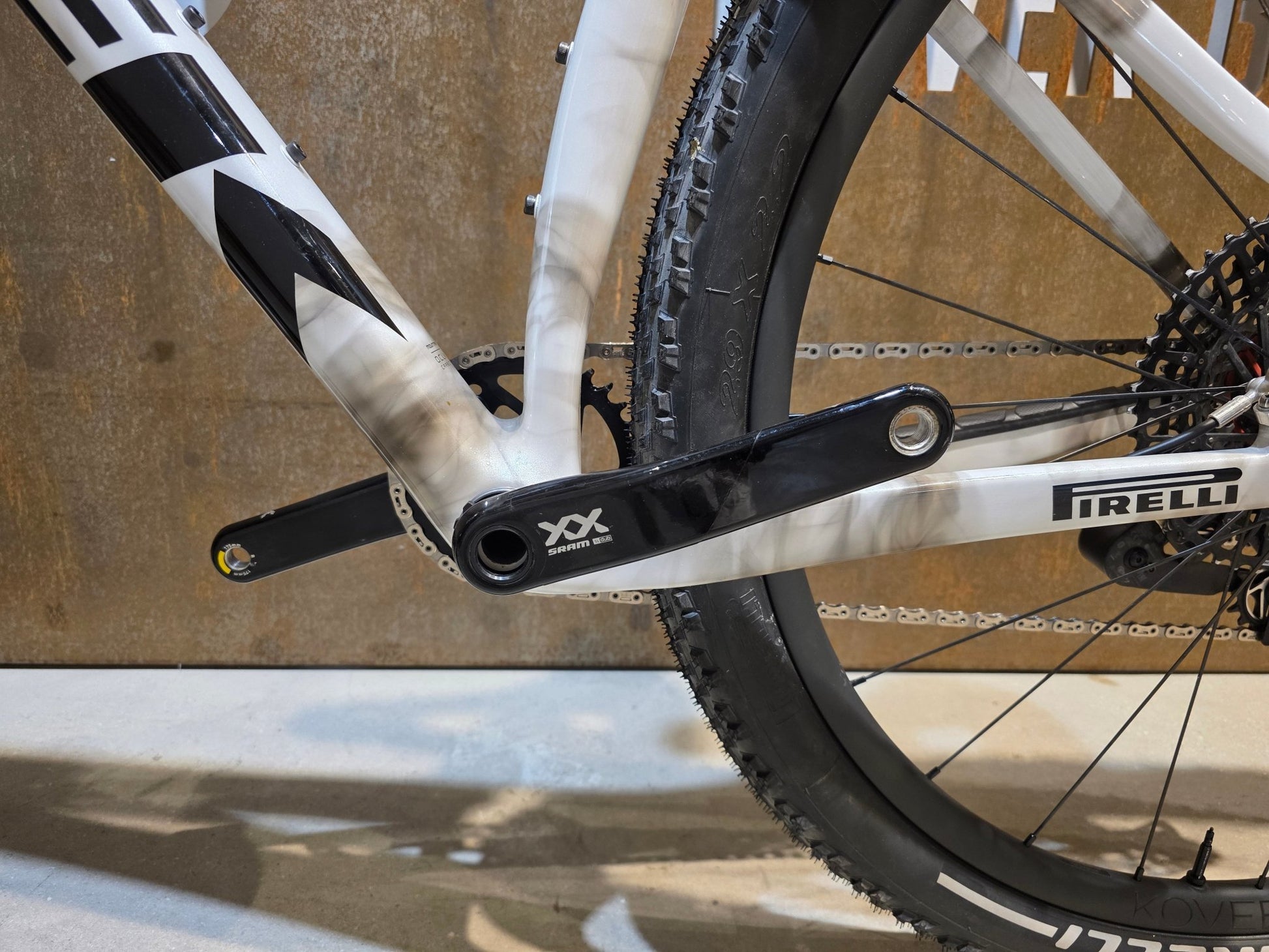 Mountainbike von Trek, TREK FACTORY RACING TEAM PROCALIBER TRANSMISSION XX SL / M vor USEDBIKES - OB.DE Hintergrund