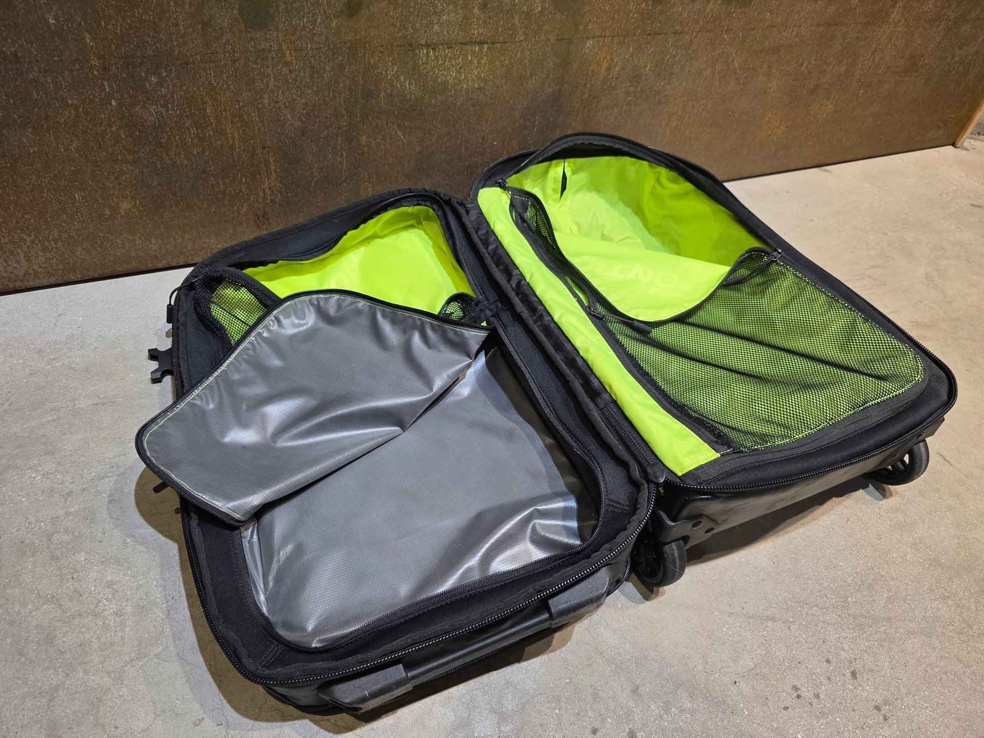 Zubehör von Bontrager, TREK FACTORY RACING TROLLEY - BONTRAGER TRANSFER SERIES MALLORCA vor USEDBIKES - OB.DE Hintergrund