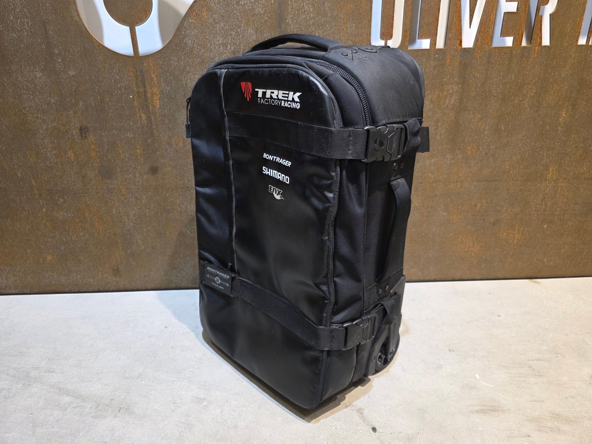 Zubehör von Bontrager, TREK FACTORY RACING TROLLEY - BONTRAGER TRANSFER SERIES MALLORCA vor USEDBIKES - OB.DE Hintergrund