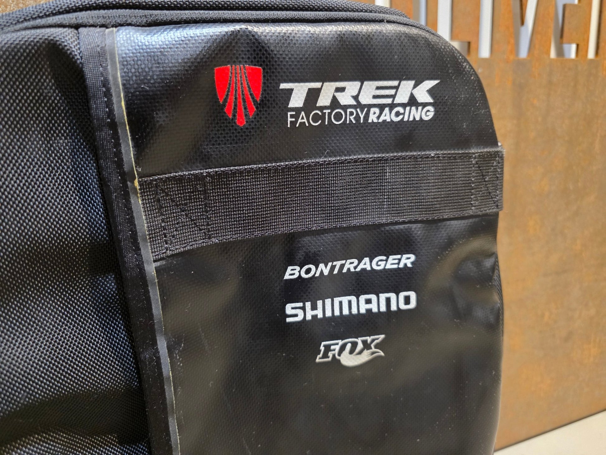 Zubehör von Bontrager, TREK FACTORY RACING TROLLEY - BONTRAGER TRANSFER SERIES MALLORCA vor USEDBIKES - OB.DE Hintergrund