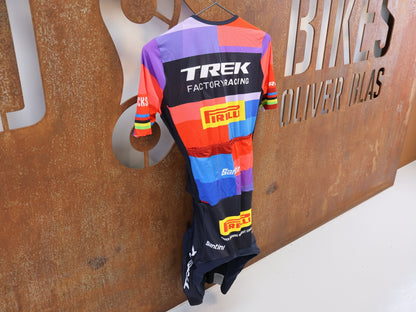 Damenbekleidung - TFR von Santini, TREK FACTORY RACING XC / PLUME ROAD SUIT / EVIE RICHARDS EDITION EX. WORLDCHAMP / GR. S vor USEDBIKES-OB.DE Hintergrund