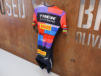 Damenbekleidung - TFR von Santini, TREK FACTORY RACING XC / PLUME ROAD SUIT / EVIE RICHARDS EDITION EX. WORLDCHAMP / GR. S vor USEDBIKES-OB.DE Hintergrund