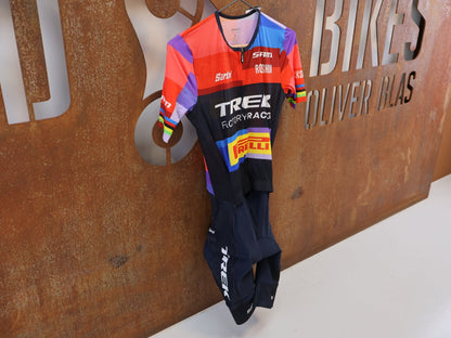 Damenbekleidung - TFR von Santini, TREK FACTORY RACING XC / PLUME ROAD SUIT / EVIE RICHARDS EDITION EX. WORLDCHAMP / GR. S vor USEDBIKES-OB.DE Hintergrund