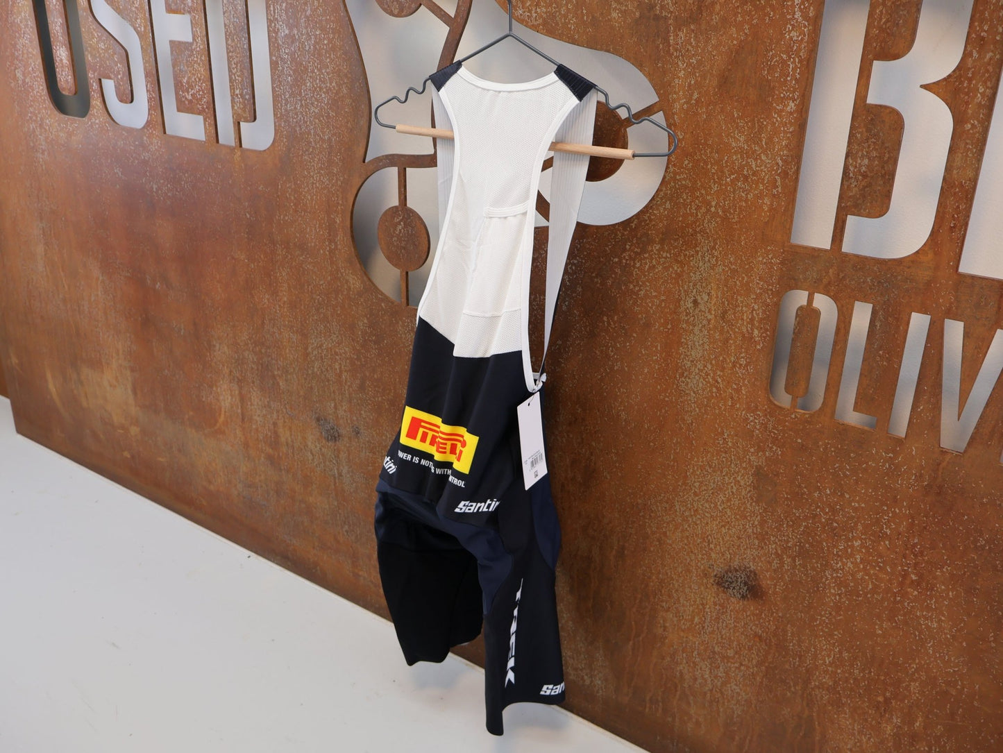 Herrenbekleidung - TFR von Santini, TREK FACTORY RACING XC RACE BIBSHORT / TRÄGERHOSE / HERREN vor USEDBIKES-OB.DE Hintergrund