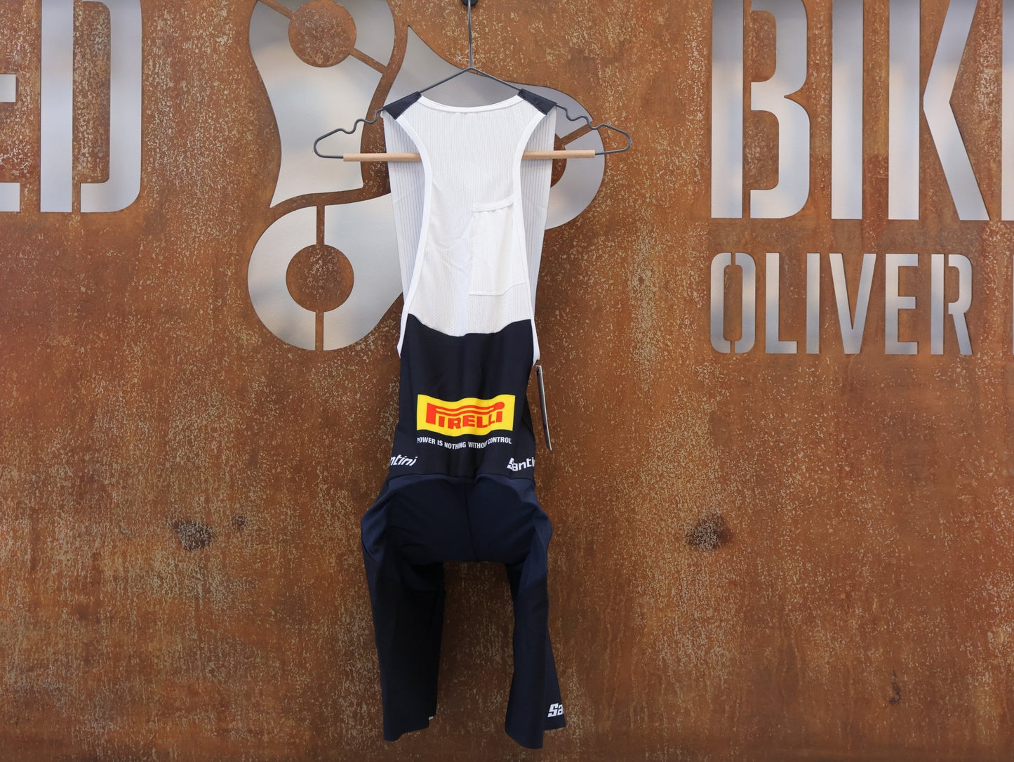 Herrenbekleidung - TFR von Santini, TREK FACTORY RACING XC RACE BIBSHORT / TRÄGERHOSE / HERREN vor USEDBIKES-OB.DE Hintergrund