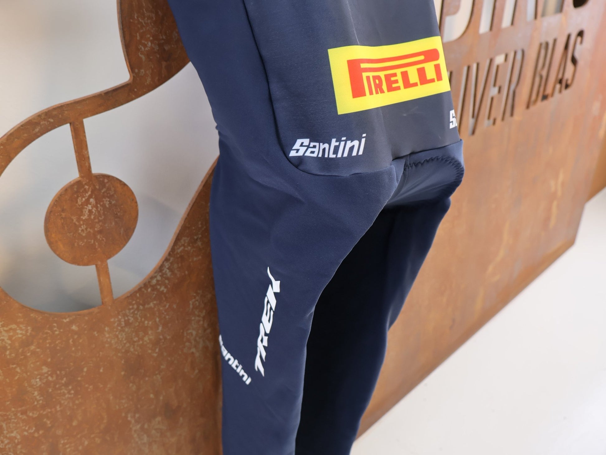 Herrenbekleidung - TFR von Santini, TREK FACTORY RACING XC THERMAL BIBTIGHT / LANGE TRÄGERHOSE / HERREN vor USEDBIKES-OB.DE Hintergrund