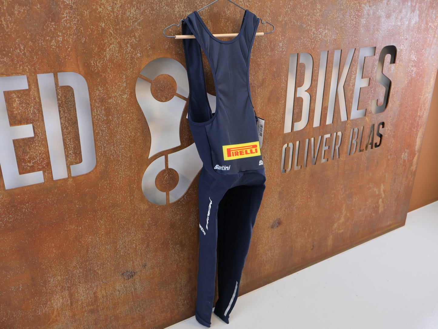 Herrenbekleidung - TFR von Santini, TREK FACTORY RACING XC THERMAL BIBTIGHT / LANGE TRÄGERHOSE / HERREN vor USEDBIKES-OB.DE Hintergrund