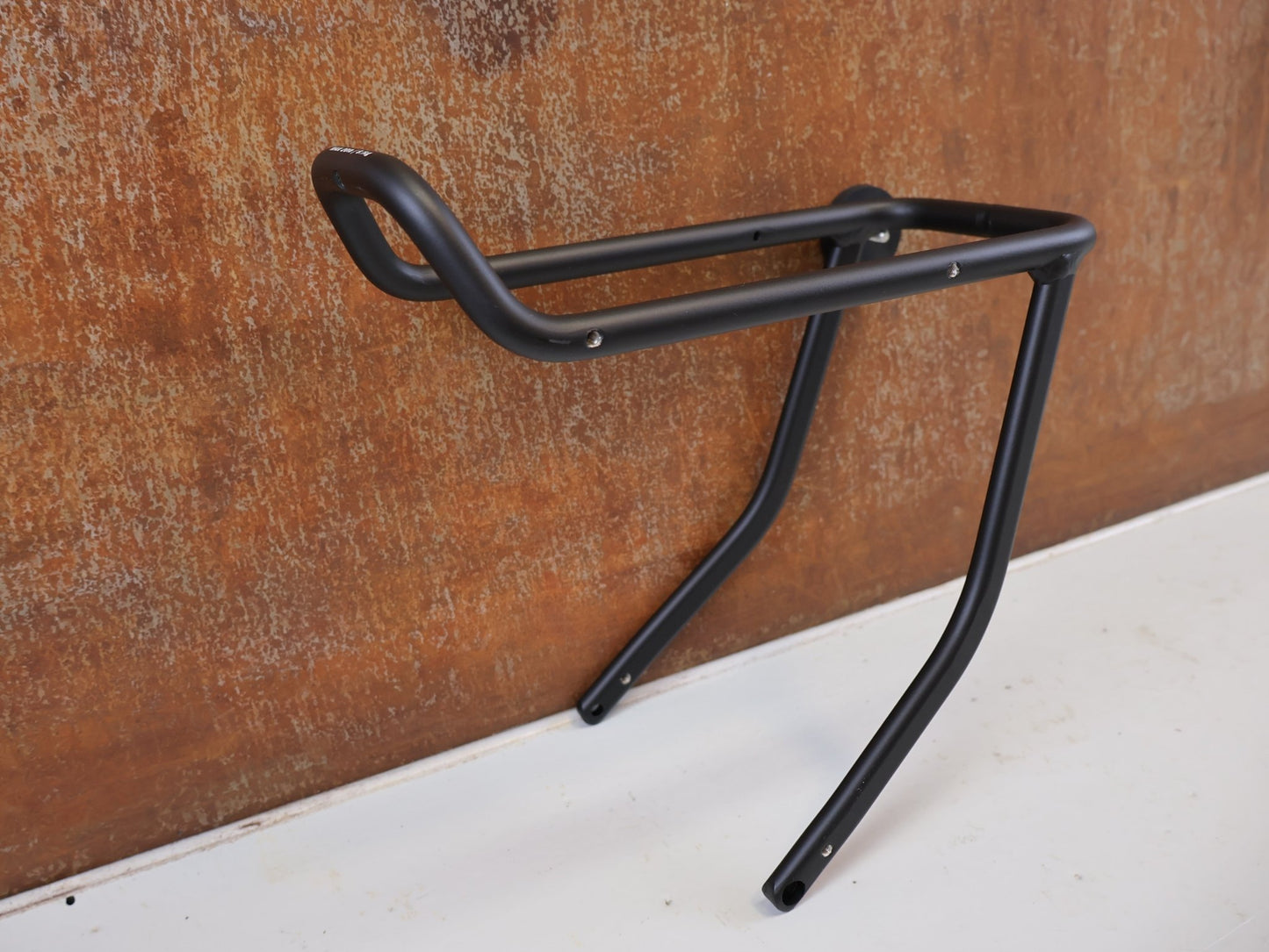 Schutzbleche, Gepäckträger & Körbe von Trek, TREK FETCH+ 2 FRONTPACKTASCHEN FRONTGEPÄCKTRÄGER KIT vor USEDBIKES-OB.DE Hintergrund
