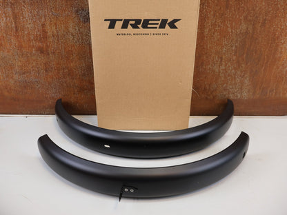 Schutzbleche, Gepäckträger & Körbe von Trek, TREK FETCH+ 2 SCHUTZBLECHSET 20 ZOLL SCHWARZ vor USEDBIKES-OB.DE Hintergrund