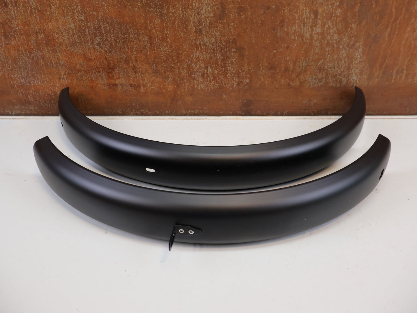 Schutzbleche, Gepäckträger & Körbe von Trek, TREK FETCH+ 2 SCHUTZBLECHSET 20 ZOLL SCHWARZ vor USEDBIKES-OB.DE Hintergrund