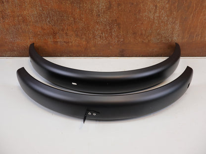 Schutzbleche, Gepäckträger & Körbe von Trek, TREK FETCH+ 2 SCHUTZBLECHSET 20 ZOLL SCHWARZ vor USEDBIKES-OB.DE Hintergrund