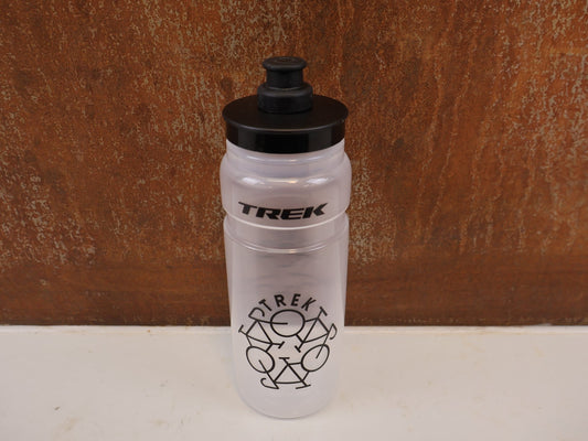 Trinkflaschen und Halter von Trek, TREK FLY 750ML TRINKFLASCHE CLEAR BLACK vor USEDBIKES-OB.DE Hintergrund