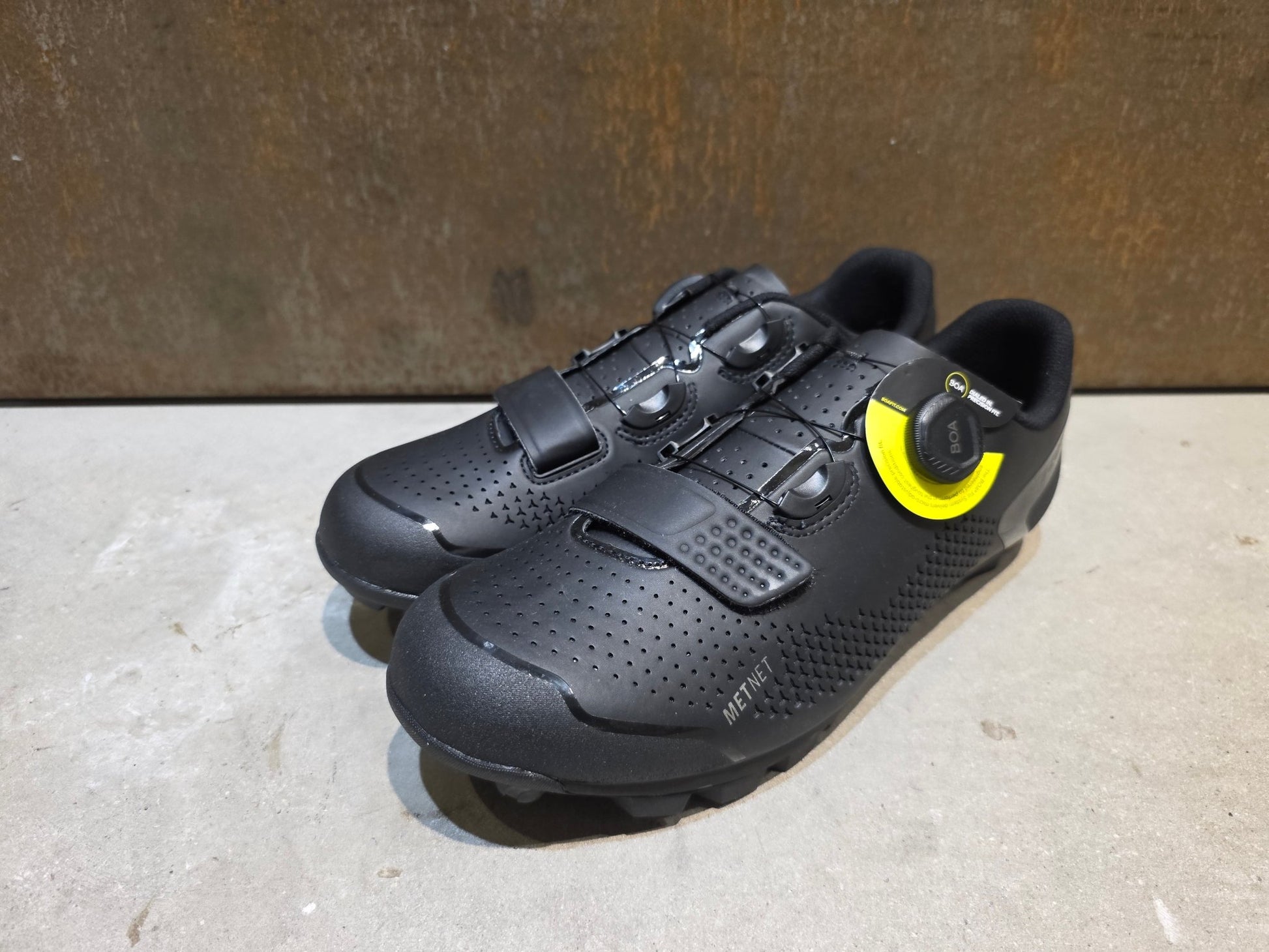 MTB - Herrenschuhe von Trek, TREK FORAY MOUNTAINBIKESCHUH / BLACK vor USEDBIKES - OB.DE Hintergrund