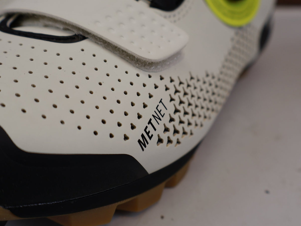 MTB-Herrenschuhe von Trek, TREK FORAY MTB SCHUHE ERA WHITE BOA METNET SPD vor USEDBIKES-OB.DE Hintergrund