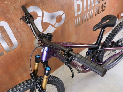 Mountainbike von Trek, TREK FUEL EX 9.8 XT DI2 GEN 7 – PURPLE PHAZE / AMETHYST MARBLE / M vor USEDBIKES - OB.DE Hintergrund