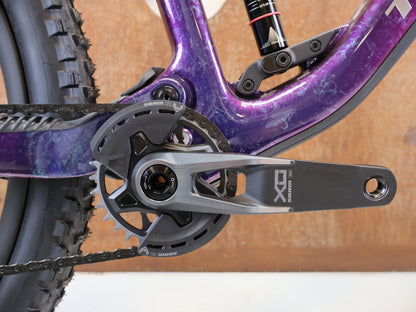 Mountainbike von Trek, TREK FUEL EX 9.9 X0 AXS GEN 7 CARBON TRAILBIKE PURPLE / XL vor USEDBIKES-OB.DE Hintergrund