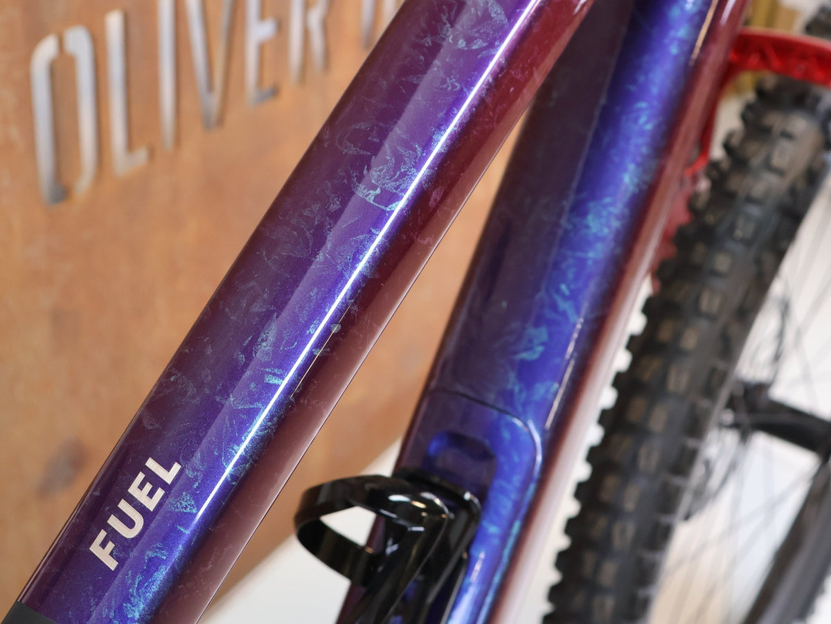 Mountainbike von Trek, TREK FUEL EX 9.9 X0 AXS GEN 7 CARBON TRAILBIKE PURPLE / XL vor USEDBIKES-OB.DE Hintergrund
