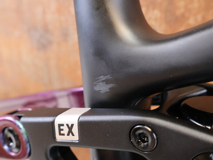 Mountainbikerahmen von Trek, TREK FUEL EX CARBON RAHMENSET GEN 7 / GRÖßE M / FOX DÄMPFER vor USEDBIKES-OB.DE Hintergrund