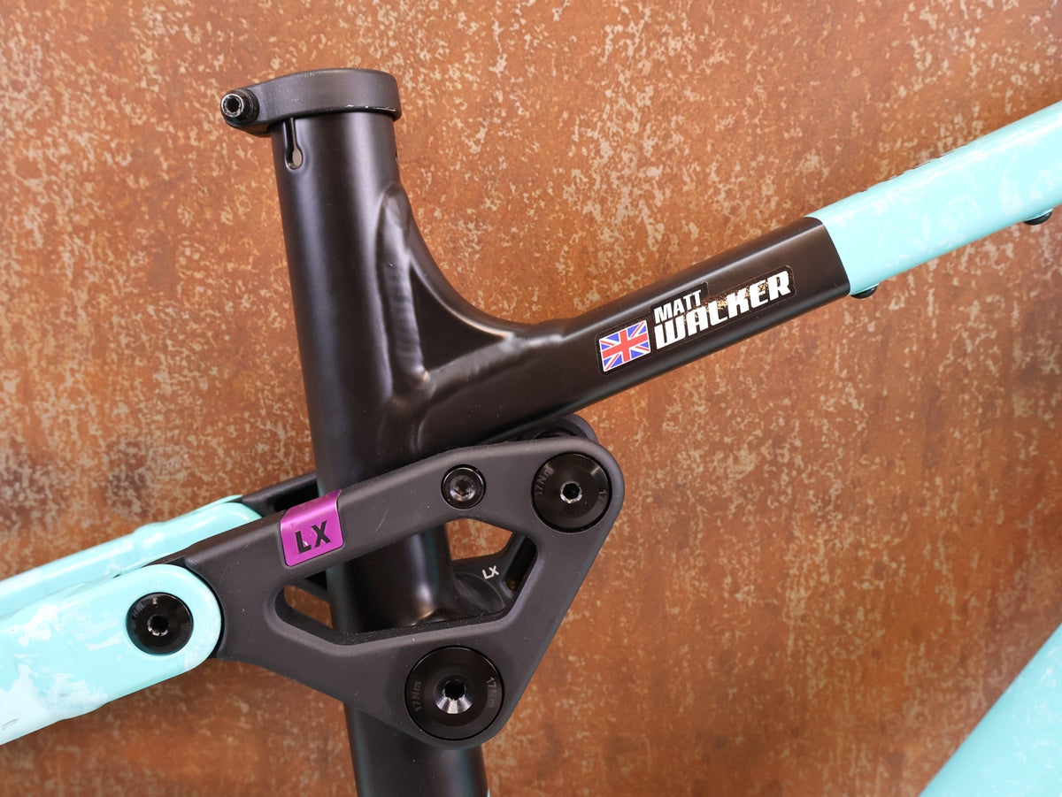 Mountainbikerahmen von Trek, Trek Fuel+ LX 5 Gen 2 Rahmen TQ 580Wh Unbroken / L vor USEDBIKES-OB.DE Hintergrund