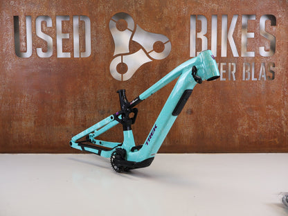 Mountainbikerahmen von Trek, Trek Fuel+ LX 5 Gen 2 Rahmen TQ 580Wh Unbroken / L vor USEDBIKES-OB.DE Hintergrund