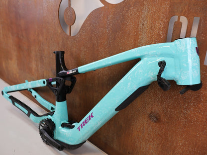 Mountainbikerahmen von Trek, Trek Fuel+ LX 5 Gen 2 Rahmen TQ 580Wh Unbroken / L vor USEDBIKES-OB.DE Hintergrund