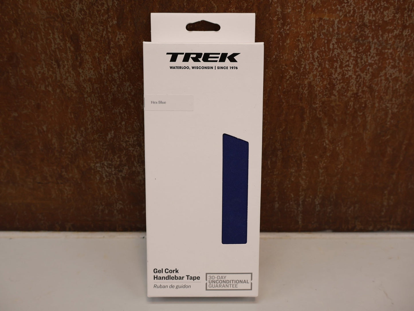Griffe und Lenkerbänder von Trek, TREK GEL CORK LENKERBAND / HEX BLUE / 2,9 MM / VIBRATIONSDÄMPFEND / 5326694 vor USEDBIKES - OB.DE Hintergrund