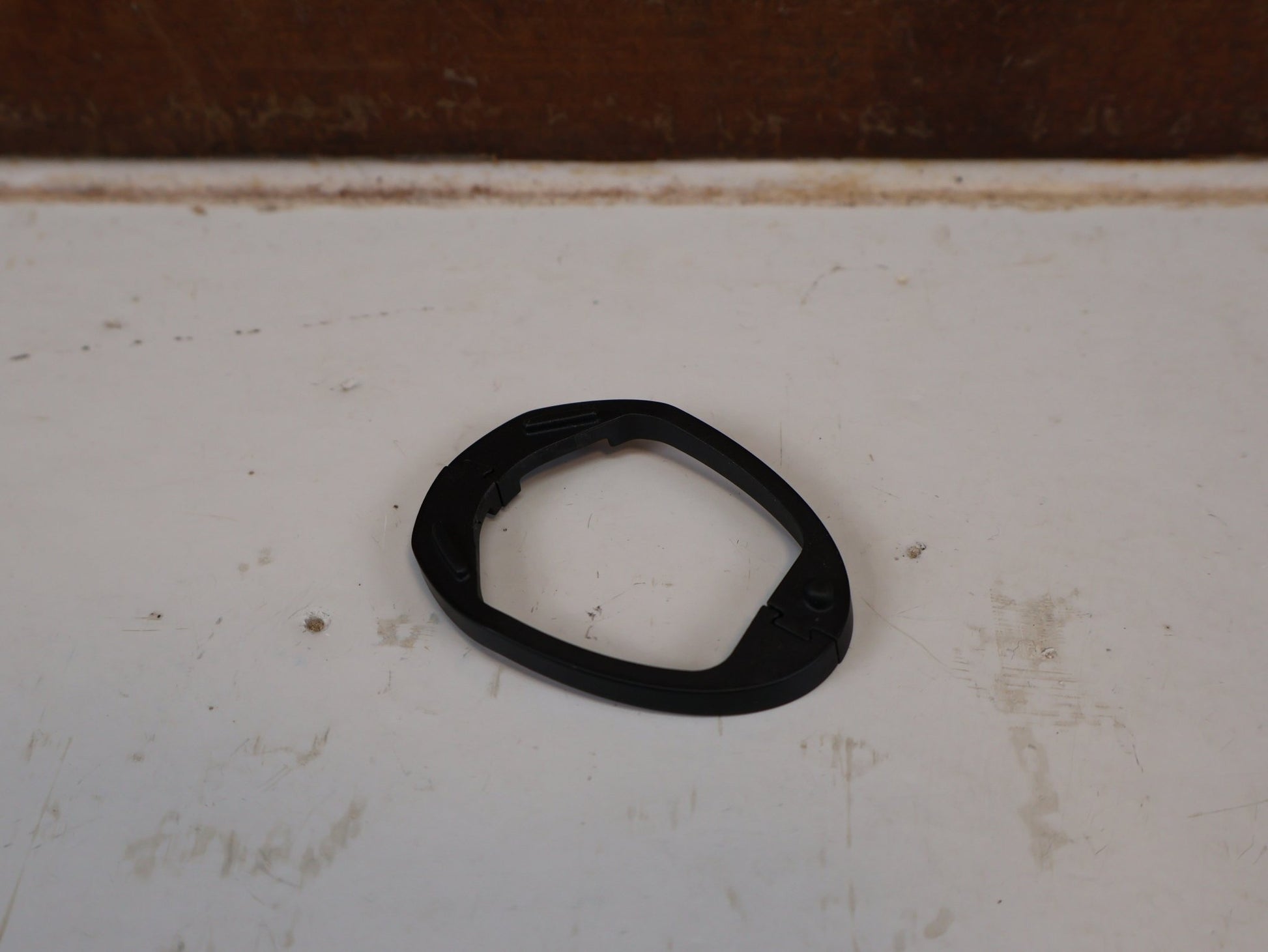 Zubehör von Trek, TREK HEADSET CABLE ROUTING SPACER STEUERSATZ 5MM / HAN 5253093 vor USEDBIKES-OB.DE Hintergrund