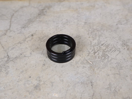 Zubehör von Trek, TREK KNOCK BLOCK HEADSET SPACERS / 5 MM × 28,6 MM – 3ER SET – 5251937 vor USEDBIKES - OB.DE Hintergrund