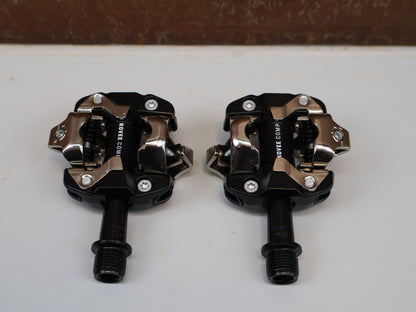 Pedale von Trek, TREK KOVEE COMP KLICKPEDAL - SET / SPD - KOMPATIBEL / ALUMINIUM / XC & TRAIL / 5308325 vor USEDBIKES - OB.DE Hintergrund