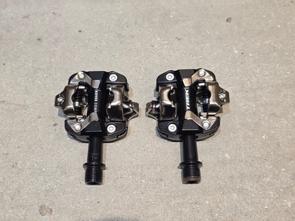 Pedale von Trek, TREK KOVEE COMP MOUNTAINBIKE / SPD KLICK PEDAL vor USEDBIKES - OB.DE Hintergrund