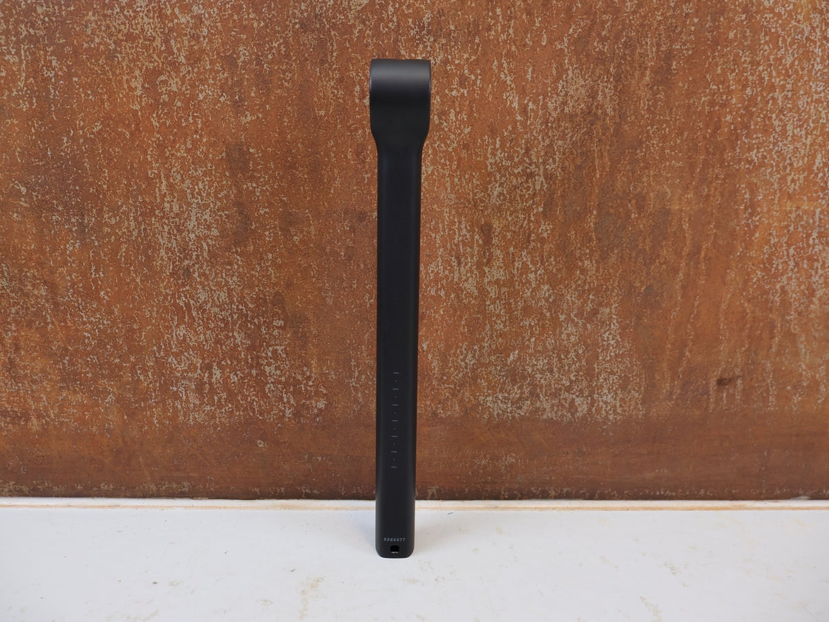 Sattelstütze von Trek, TREK KVF AERO CARBONSATTELSTÜTZE 280mm 5mm OFFSET vor USEDBIKES-OB.DE Hintergrund