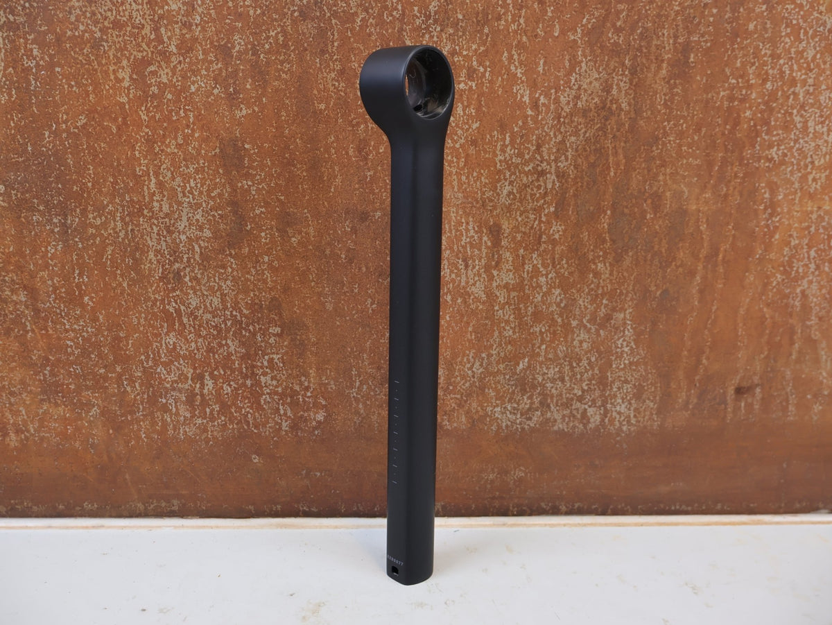 Sattelstütze von Trek, TREK KVF AERO CARBONSATTELSTÜTZE 280mm 5mm OFFSET vor USEDBIKES-OB.DE Hintergrund