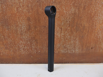 Sattelstütze von Trek, TREK KVF AERO CARBONSATTELSTÜTZE 280mm 5mm OFFSET vor USEDBIKES-OB.DE Hintergrund
