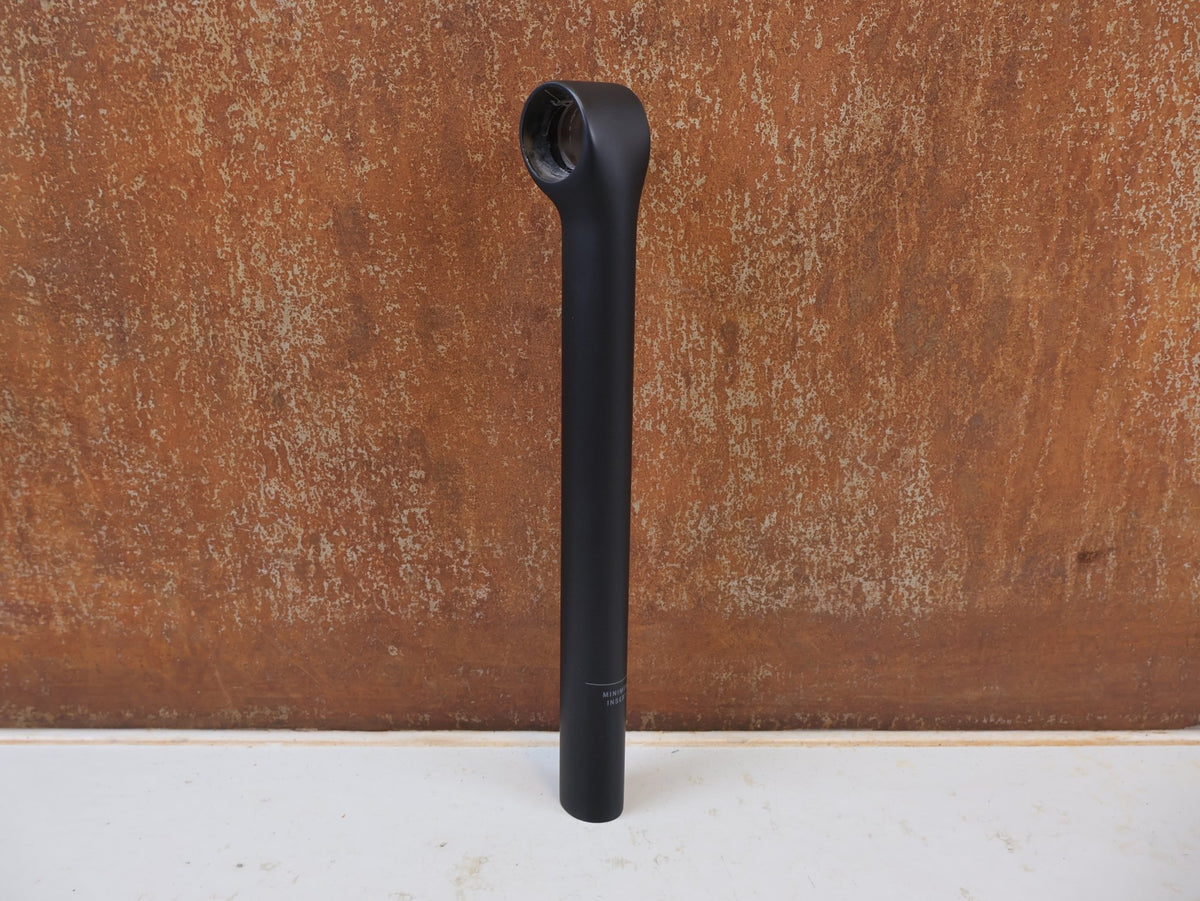 Sattelstütze von Trek, TREK KVF AERO CARBONSATTELSTÜTZE 280mm 5mm OFFSET vor USEDBIKES-OB.DE Hintergrund