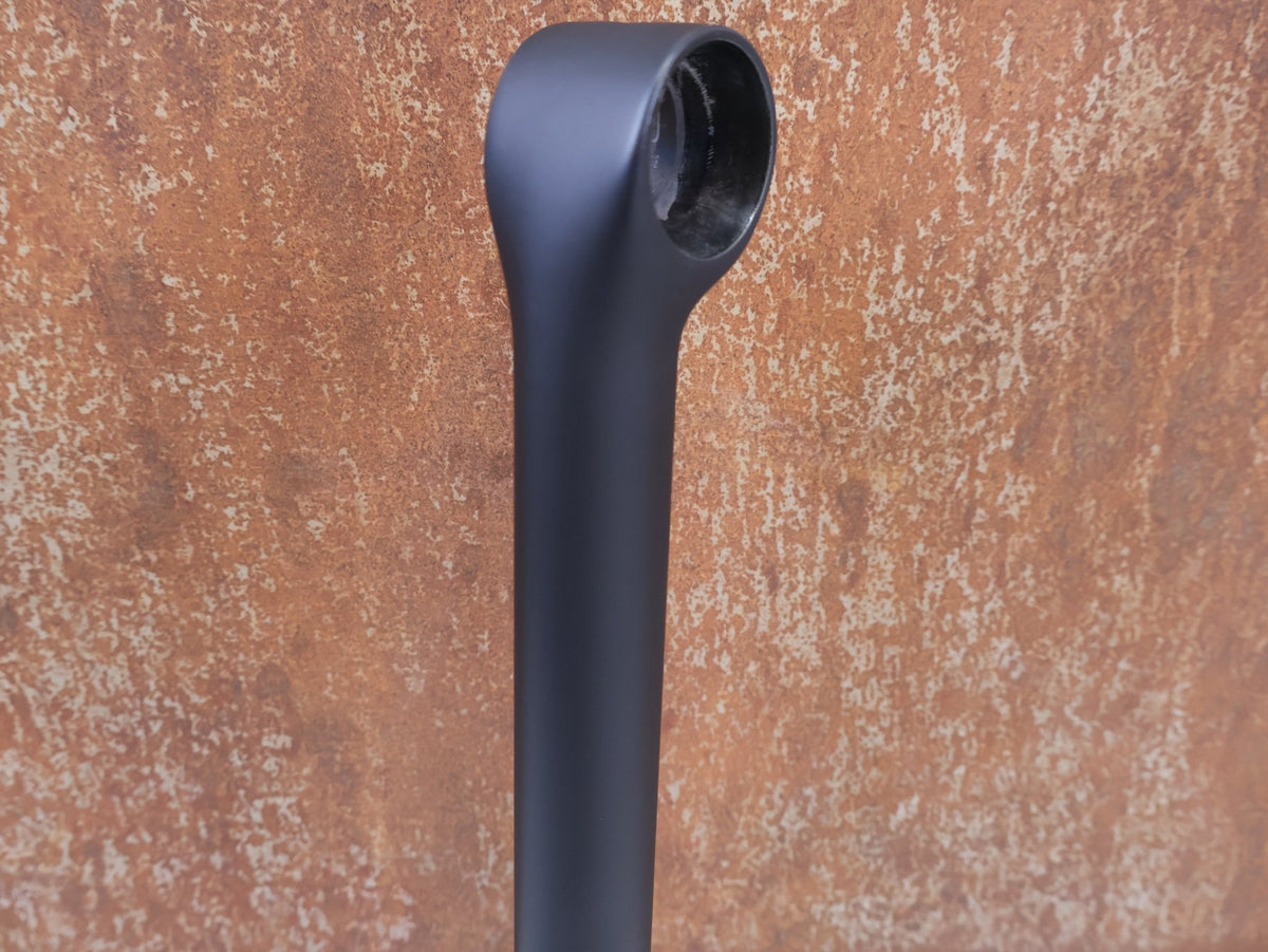Sattelstütze von Trek, TREK KVF AERO CARBONSATTELSTÜTZE 280mm 5mm OFFSET vor USEDBIKES-OB.DE Hintergrund
