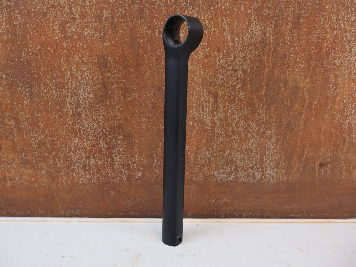 Sattelstütze von Trek, TREK KVF AERO CARBONSATTELSTÜTZE 280mm 5mm OFFSET vor USEDBIKES-OB.DE Hintergrund