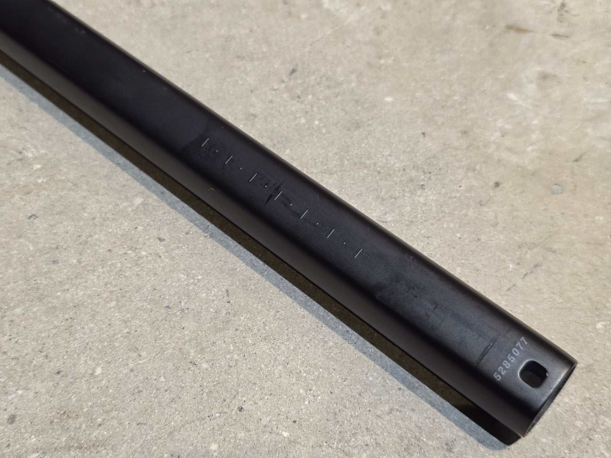 Sattelstütze von Trek, TREK KVF AERO SATTELSTÜTZE 280MM / SB 5MM vor USEDBIKES - OB.DE Hintergrund