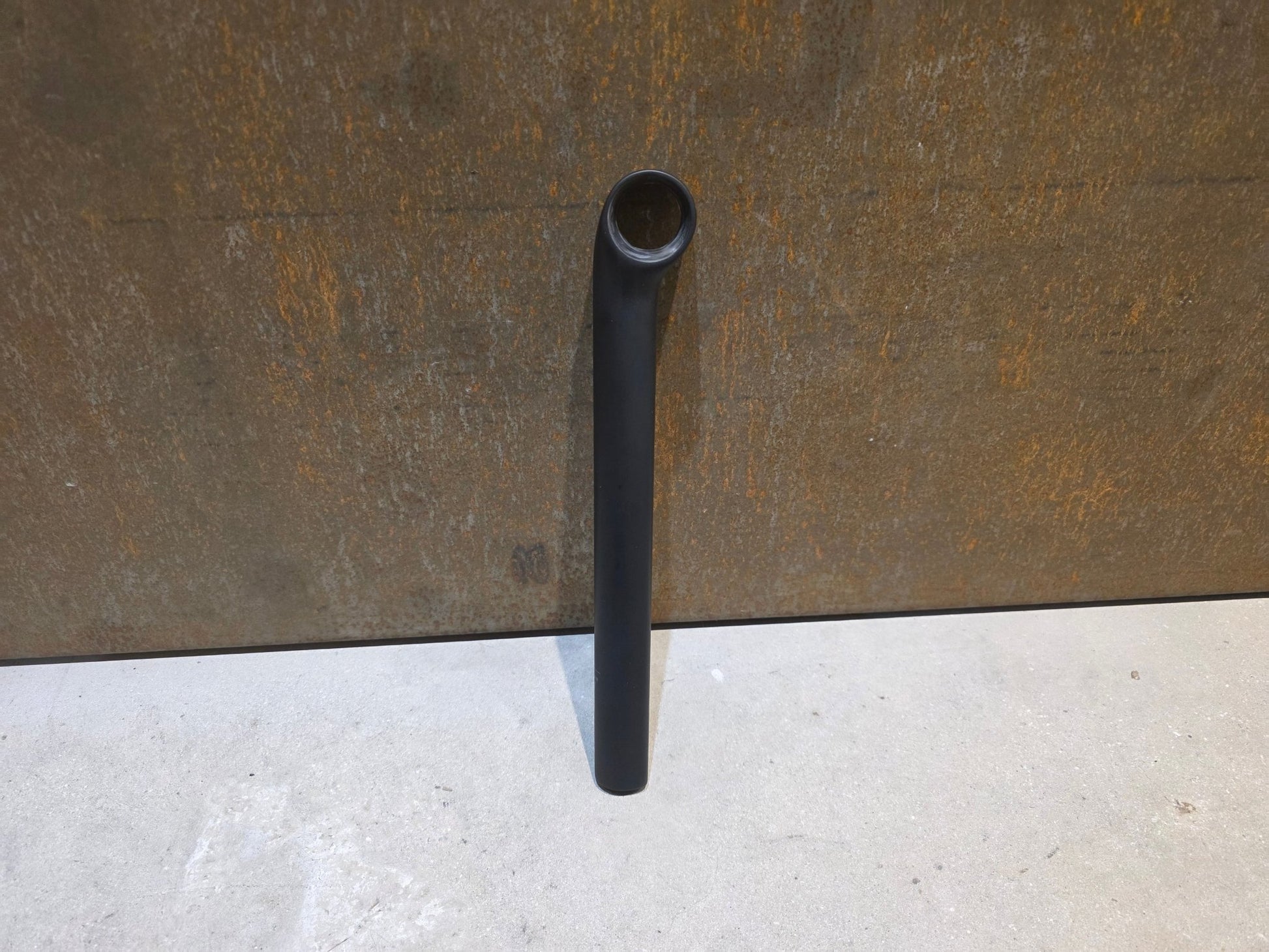 Sattelstütze von Trek, TREK KVF AERO SATTELSTÜTZE 280MM / W5285075 / SB 5MM vor USEDBIKES - OB.DE Hintergrund