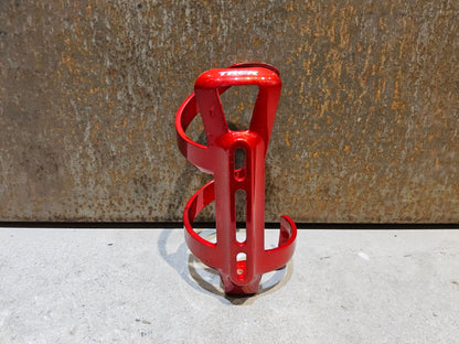 Trinkflaschen und Halter von Trek, TREK LEFT SIDE LOAD RECYCLED FLASCHENHALTER / CRIMSON vor USEDBIKES - OB.DE Hintergrund