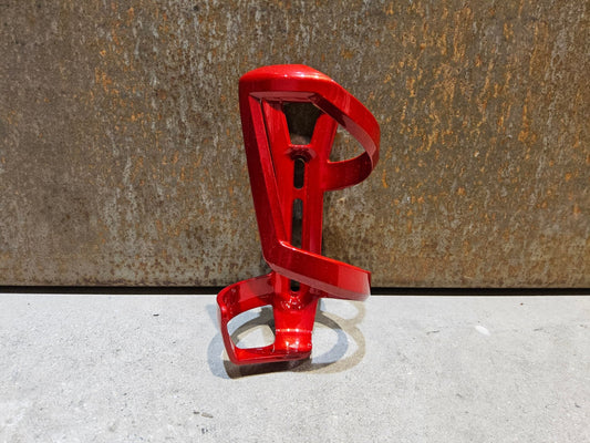 Trinkflaschen und Halter von Trek, TREK LEFT SIDE LOAD RECYCLED FLASCHENHALTER / CRIMSON vor USEDBIKES - OB.DE Hintergrund