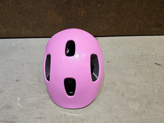 Helme von Trek, TREK LITTLE DIPPER KINDER FAHRRADHELM / PINK FROSTING vor USEDBIKES - OB.DE Hintergrund
