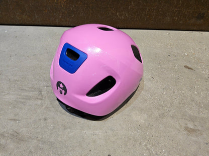 Helme von Trek, TREK LITTLE DIPPER KINDER FAHRRADHELM / PINK FROSTING vor USEDBIKES - OB.DE Hintergrund