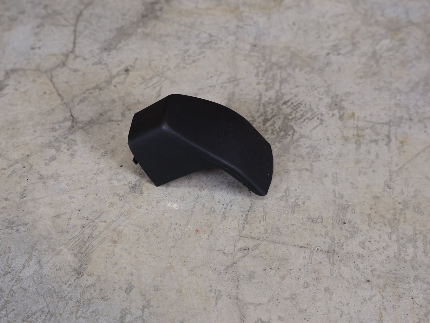 Zubehör von Trek, TREK MADONE GEN 7 BARSTEM TOP COVERS / FLUSH STEERER V2 – FLUSH STEERER W5318065 vor USEDBIKES - OB.DE Hintergrund