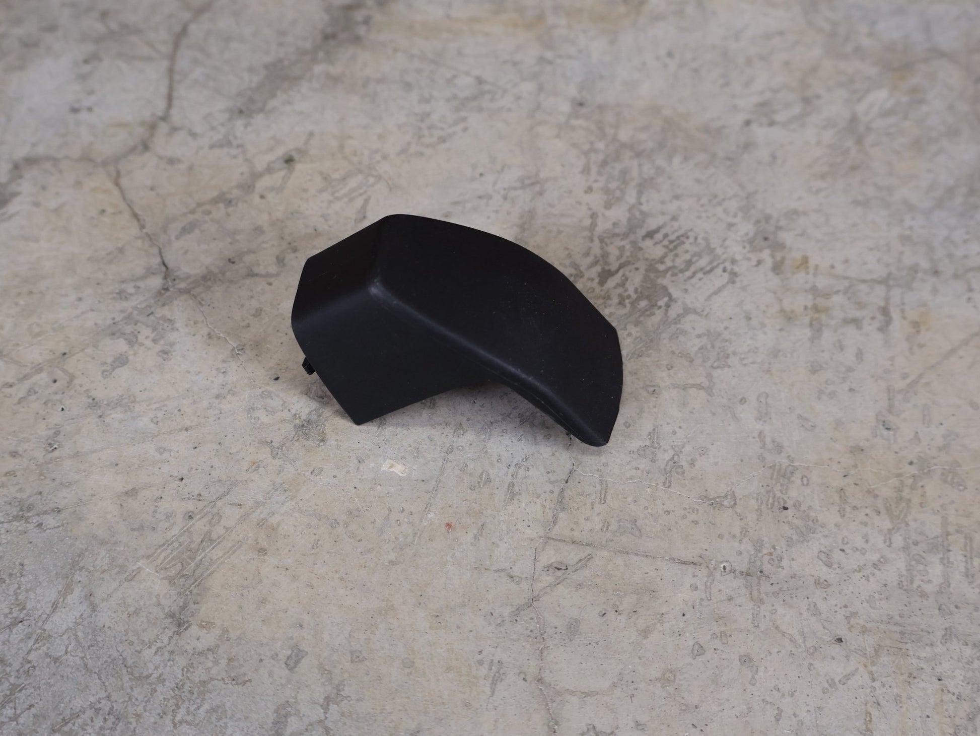 Zubehör von Trek, TREK MADONE GEN 7 BARSTEM TOP COVERS / FLUSH STEERER V2 – FLUSH STEERER W5318065 vor USEDBIKES - OB.DE Hintergrund