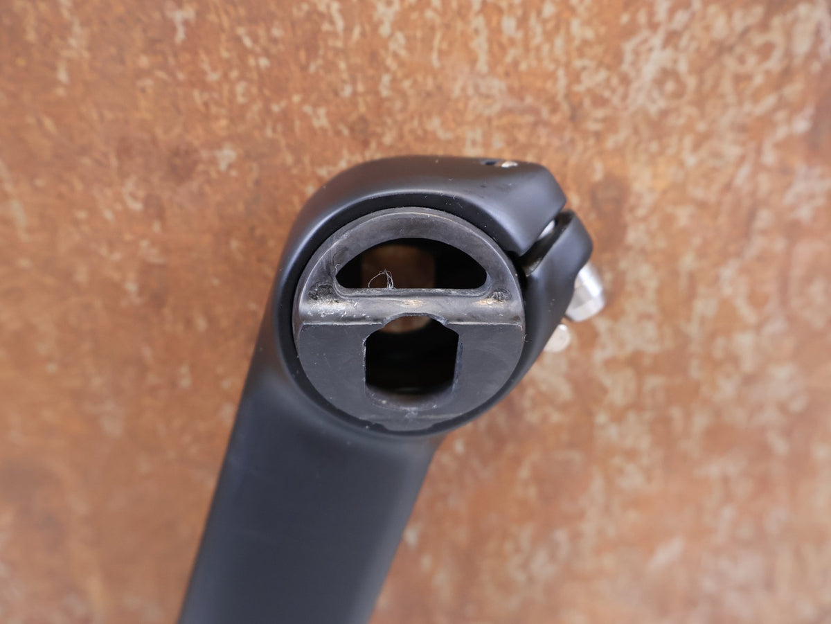 Sattelstütze von Trek, Trek Madone Gen 8 Carbon Sattelstütze 190mm 0mm Setback vor USEDBIKES-OB.DE Hintergrund
