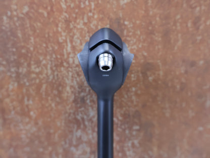 Sattelstütze von Trek, TREK MADONE GEN 8 CARBON SATTELSTÜTZE / MAST 190 MM 20 MM VERSATZ / SEATMAST vor USEDBIKES-OB.DE Hintergrund