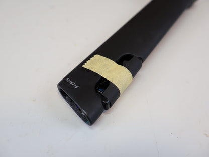 Sattelstütze von Trek, TREK MADONE GEN 8 SATTELSTÜTZE / CARBON / 190 MM / 0 MM SETBACK / W5316715 vor USEDBIKES-OB.DE Hintergrund
